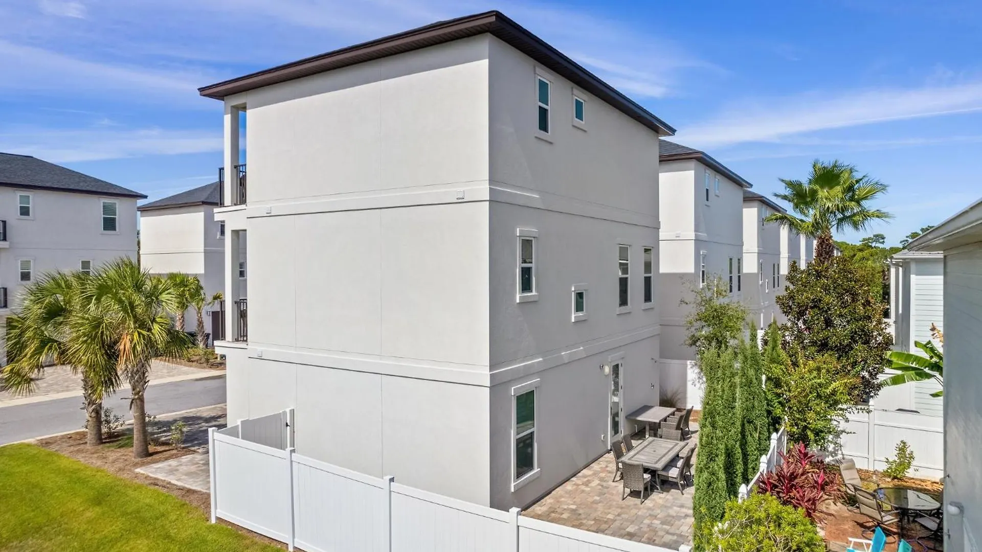 Shellebrate Chateau With Lsv And Heated Pool Destin Holiday home