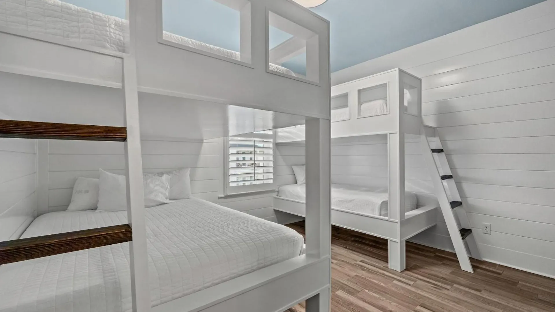 Shellebrate Chateau With Lsv And Heated Pool Destin Holiday home